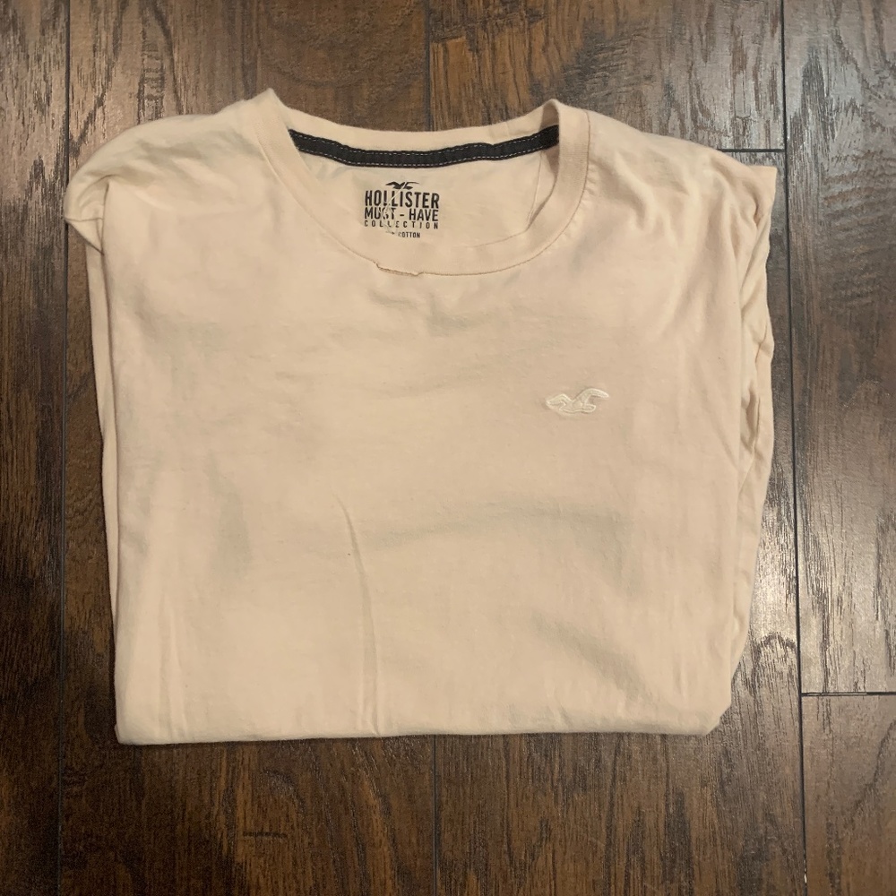 Hollister men’s tee shirt small